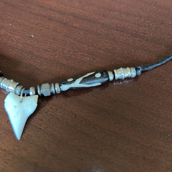 Shark tooth necklace - Picture 4 of 5